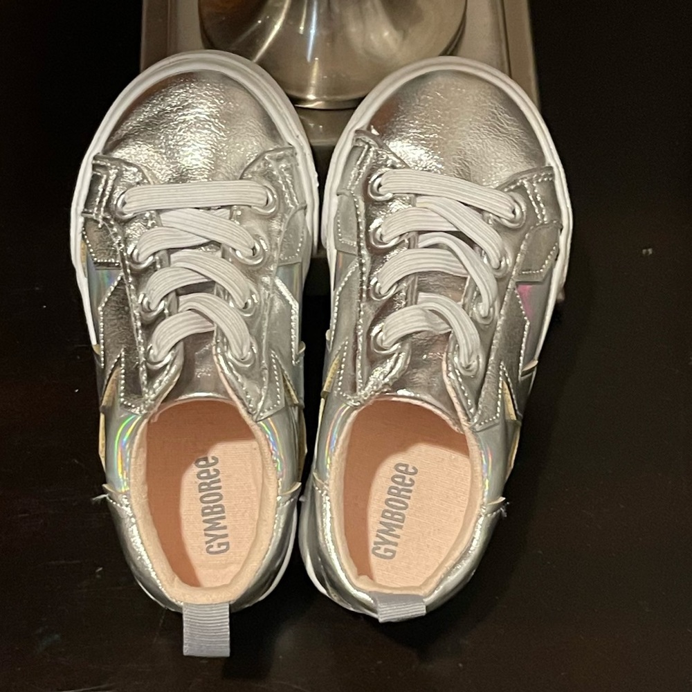 Toddler girl sneaker size 8